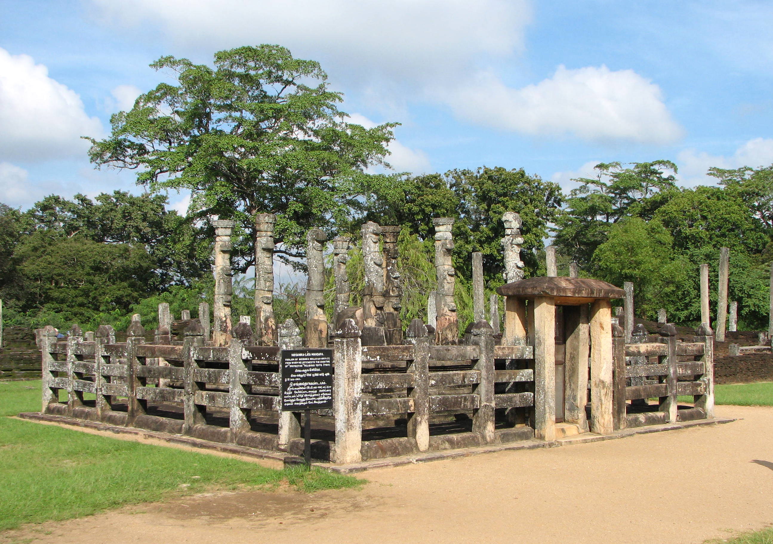 Polonnaruwa - Nissankalatha Mandapaya